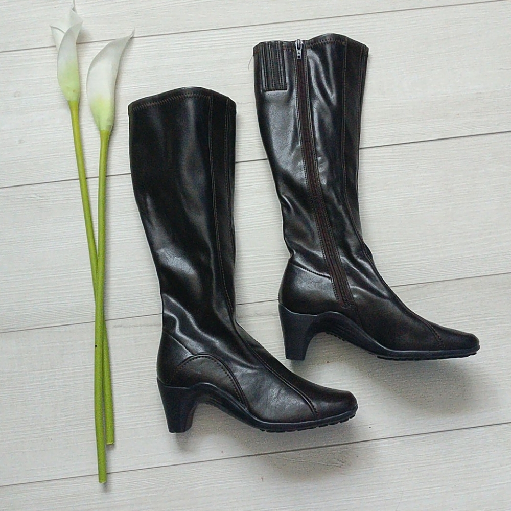 NWOT, AEROSOLES, Lasticity boots